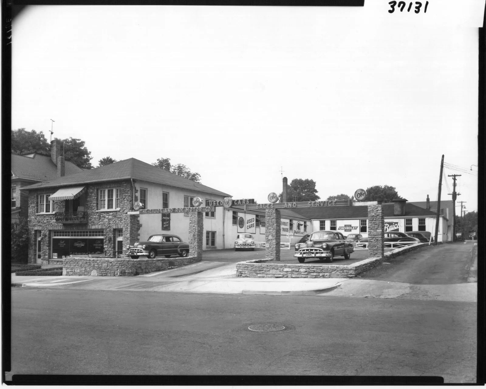 The Ziliox and Roe Motor Company storefront and used car lot, 1950.